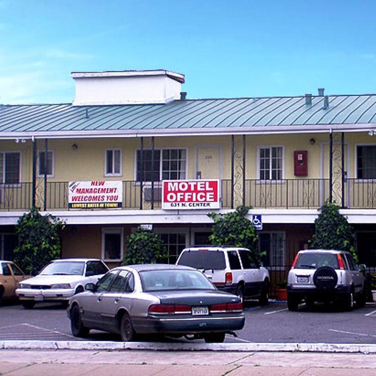 Stockton Travelers Motel Экстерьер фото